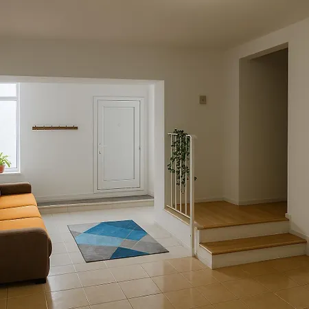 Espaco Perto Aeroporto Πόντα Ντελγκάντα